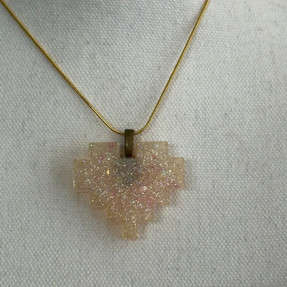 Gold Resin Glitter pendant Necklace - Picture 4 of 5